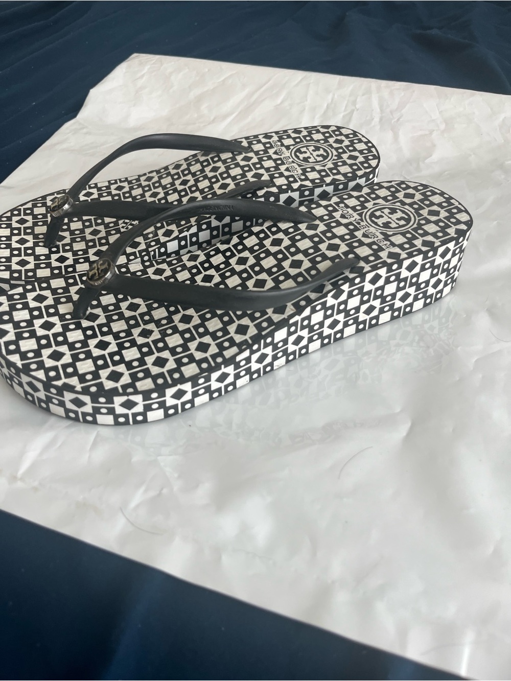 Tory Burch Black and White Geometric Flip Flop Sandals - Picture 3 of 6